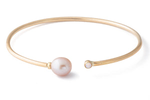 
            
                Load image into Gallery viewer, Rosa Freshwater Pearl Cuff
            
        